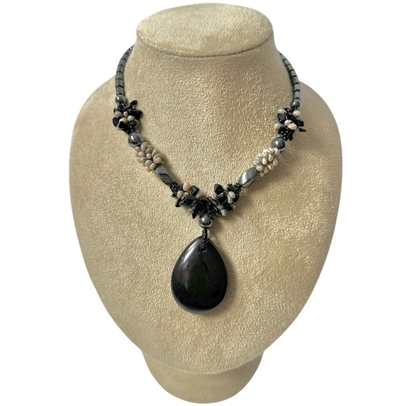 Vintage 80's Hematite Shell Black Beaded Necklace Teardrop Pendant - 20 Inches - Picture 1 of 6